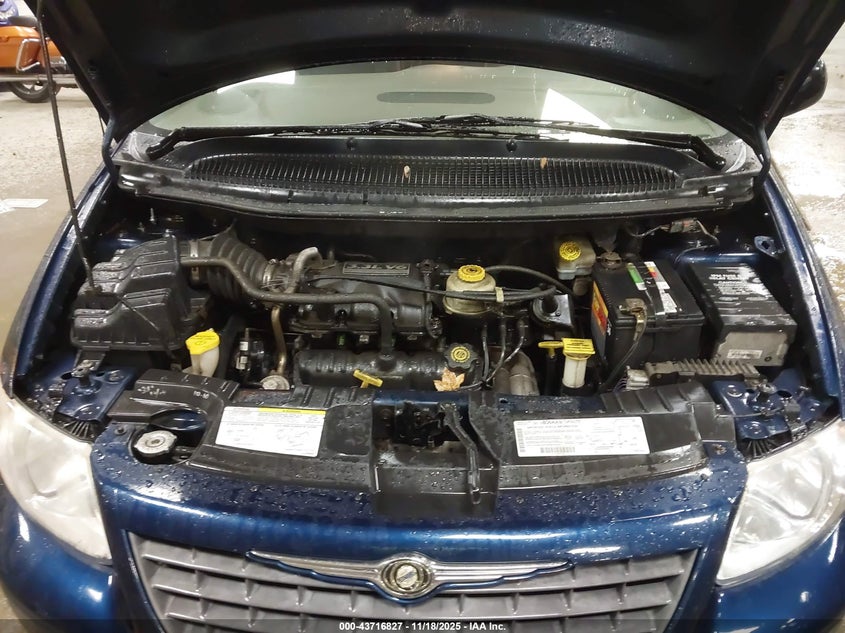 2002 Chrysler Voyager VIN: 1C4GJ25342B553669 Lot: 43716827