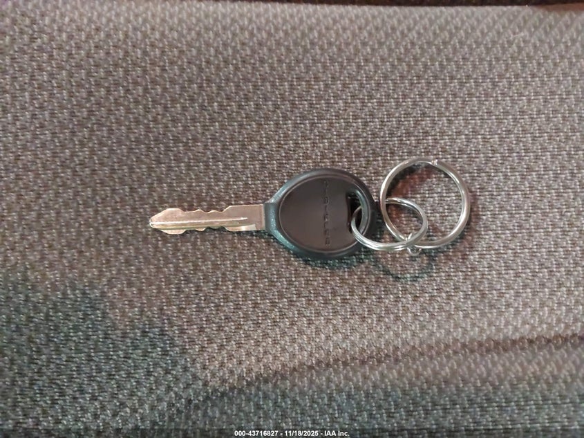 2002 Chrysler Voyager VIN: 1C4GJ25342B553669 Lot: 43716827