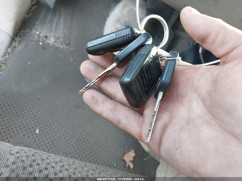 2002 Ford F-150 Lariat/Xl/Xlt VIN: 1FTRX18L22NA83752 Lot: 43717025