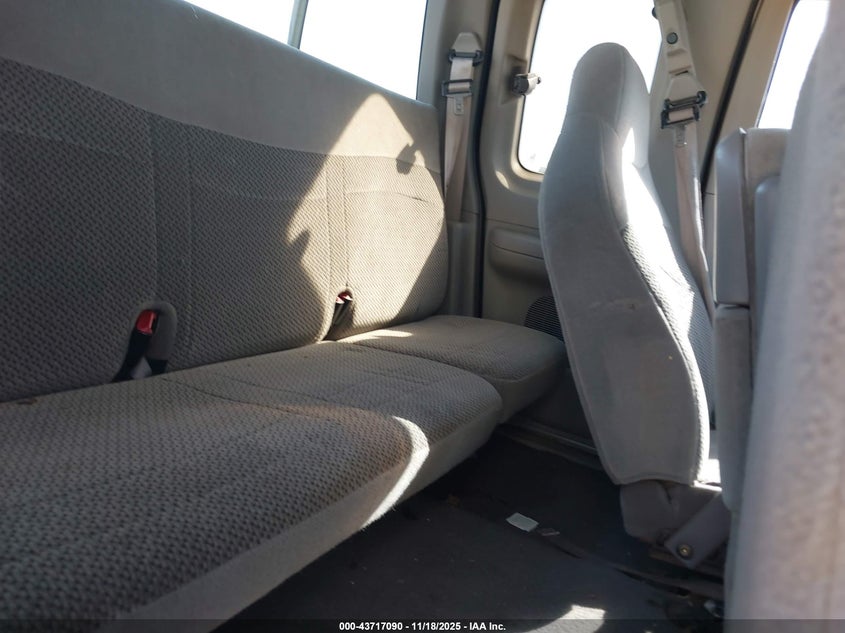 2000 Ford F-150 Lariat/Work Series/Xl/Xlt VIN: 1FTRX17W8YNA92380 Lot: 43717090