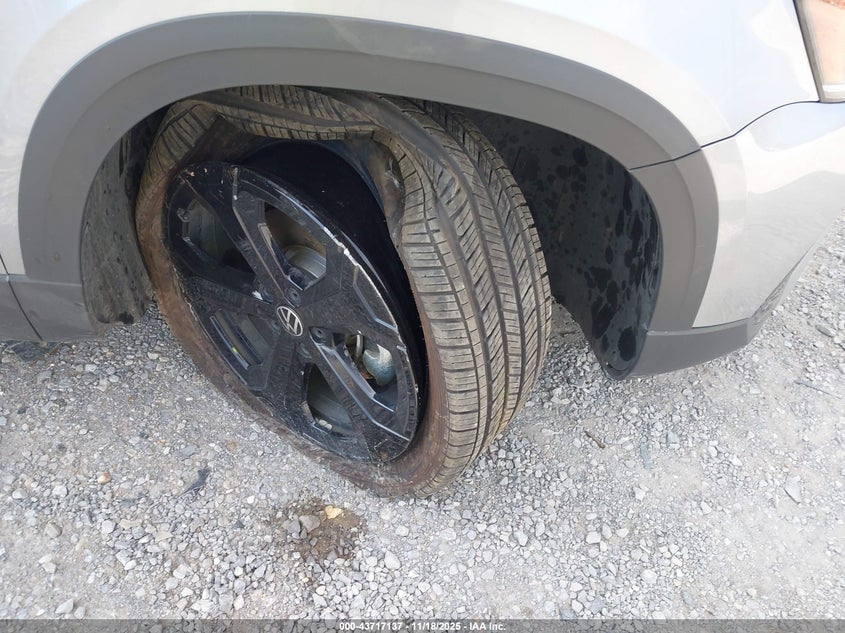 2025 Volkswagen Taos 1.5T Sel VIN: 3VV4C7B22SM038833 Lot: 43717137