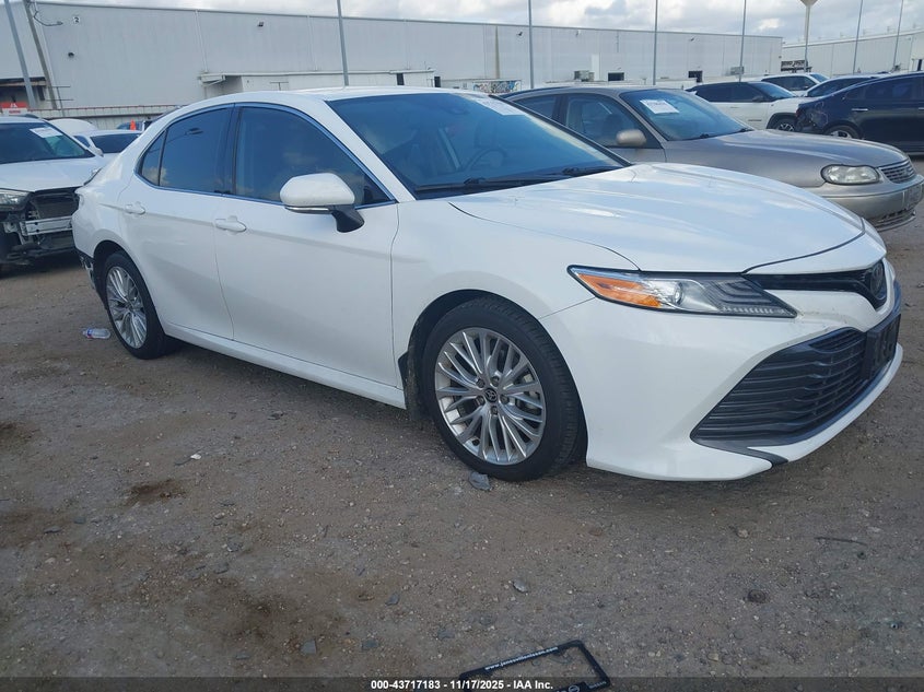 TOYOTA CAMRY XLE