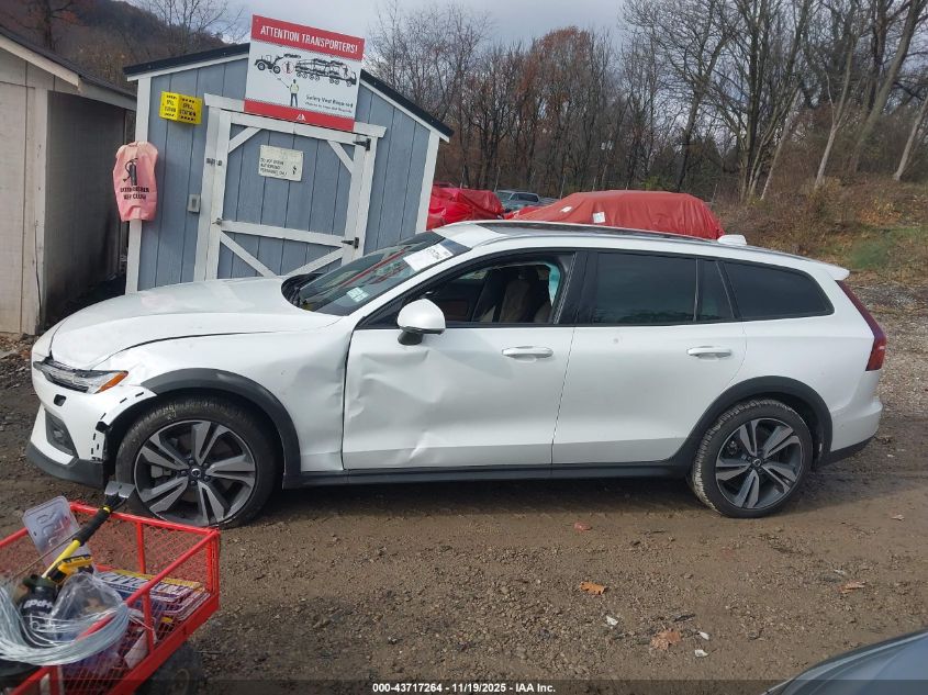 2025 Volvo V60 Cross Country B5 Plus VIN: YV4L12WK6S2149807 Lot: 43717264