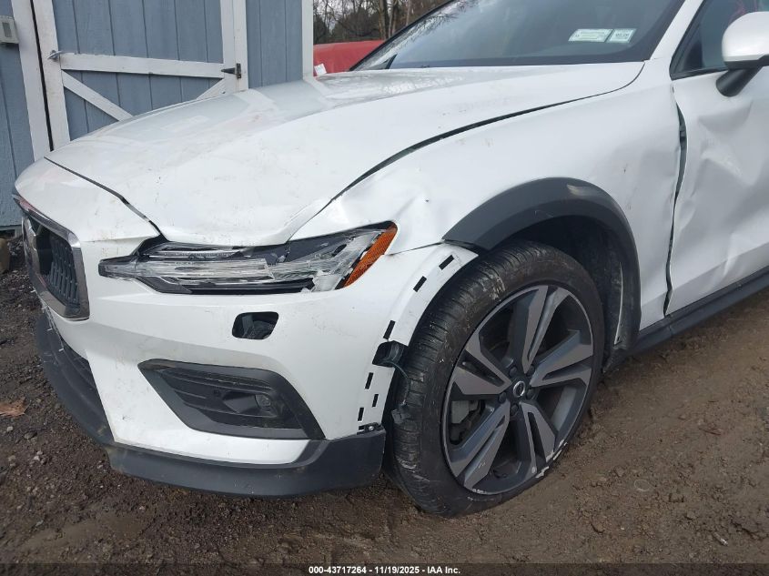 2025 Volvo V60 Cross Country B5 Plus VIN: YV4L12WK6S2149807 Lot: 43717264