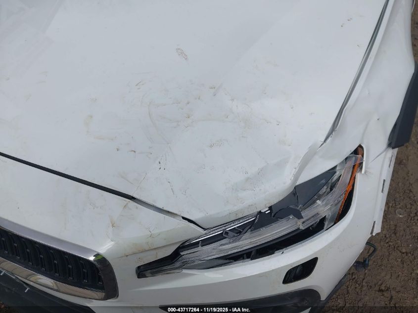 2025 Volvo V60 Cross Country B5 Plus VIN: YV4L12WK6S2149807 Lot: 43717264