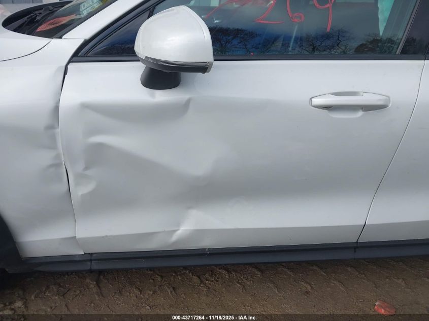 2025 Volvo V60 Cross Country B5 Plus VIN: YV4L12WK6S2149807 Lot: 43717264