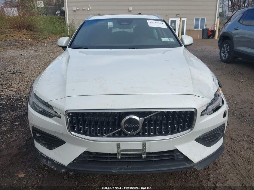 2025 Volvo V60 Cross Country B5 Plus VIN: YV4L12WK6S2149807 Lot: 43717264