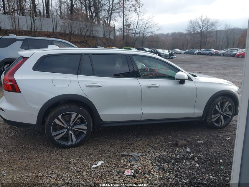 2025 Volvo V60 Cross Country B5 Plus VIN: YV4L12WK6S2149807 Lot: 43717264