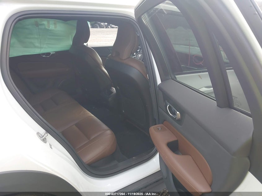 2025 Volvo V60 Cross Country B5 Plus VIN: YV4L12WK6S2149807 Lot: 43717264