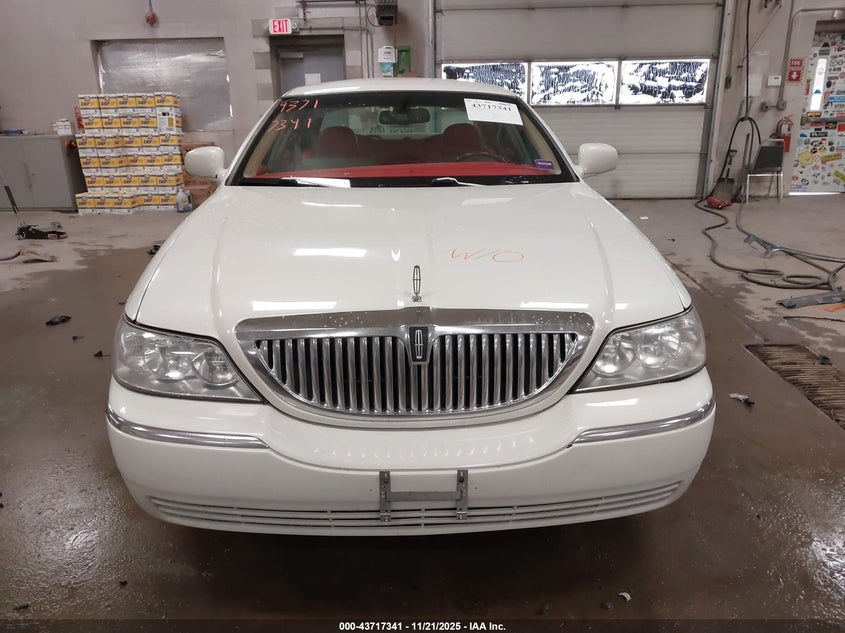 2006 Lincoln Town Car Signature VIN: 1LNHM81W26Y651130 Lot: 43717341