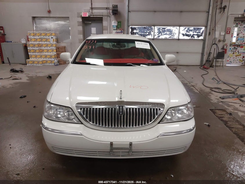 2006 Lincoln Town Car Signature VIN: 1LNHM81W26Y651130 Lot: 43717341