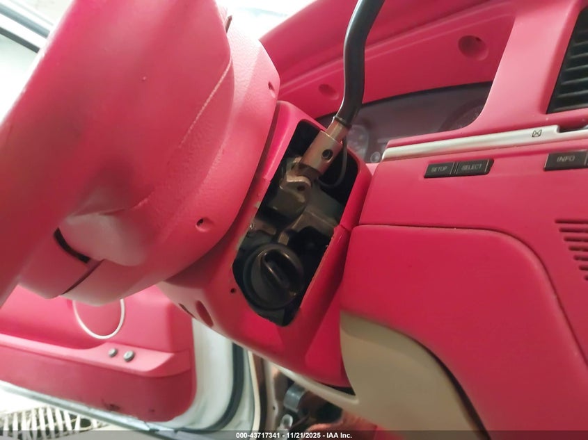 2006 Lincoln Town Car Signature VIN: 1LNHM81W26Y651130 Lot: 43717341