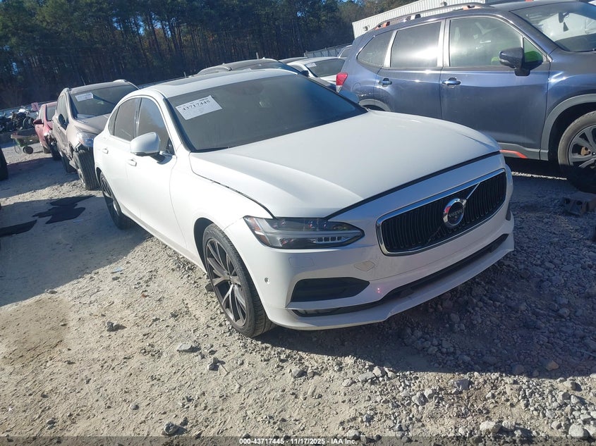 VOLVO S90 T5 MOMENTUM