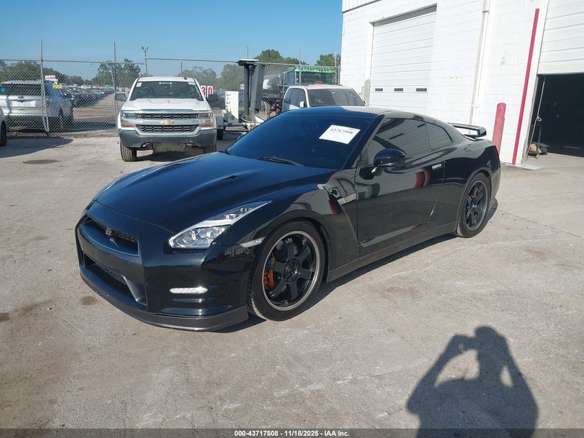 JN1AR5EF3DM260799 2013 NISSAN GT-R photo no. 2