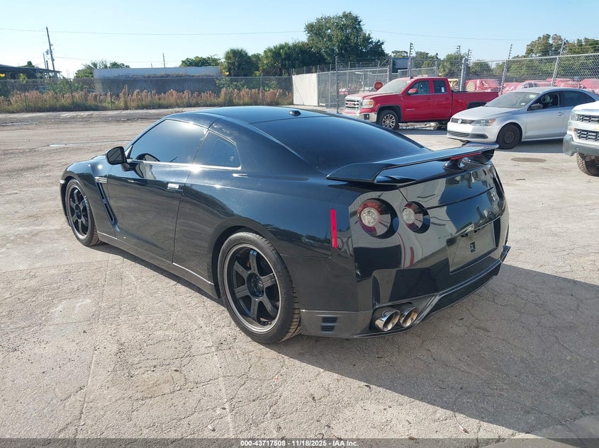 JN1AR5EF3DM260799 2013 NISSAN GT-R photo no. 3