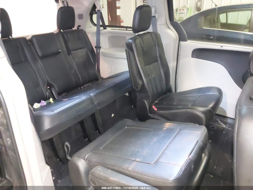 2015 Chrysler Town & Country Touring-L VIN: 2C4RC1CG9FR674210 Lot: 43717653