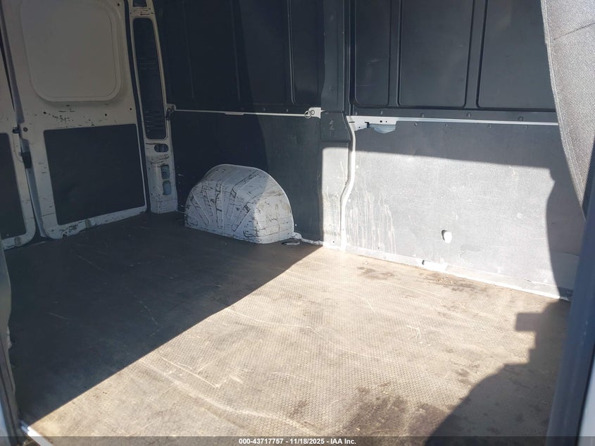 2021 Ram Promaster 2500 Low Roof 136 Wb VIN: 3C6LRVVG5ME526635 Lot: 43717757