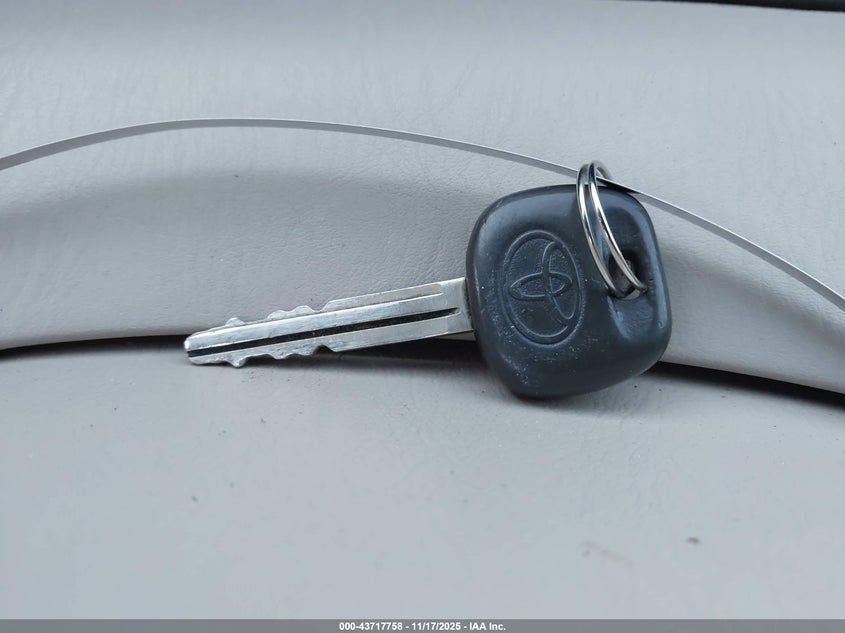 2002 Toyota Avalon Xls VIN: 4T1BF28B82U263174 Lot: 43717758