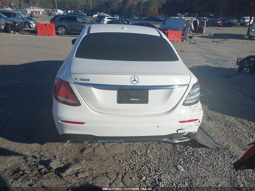 2019 Mercedes-Benz E 300 VIN: WDDZF4JB2KA526176 Lot: 43717821