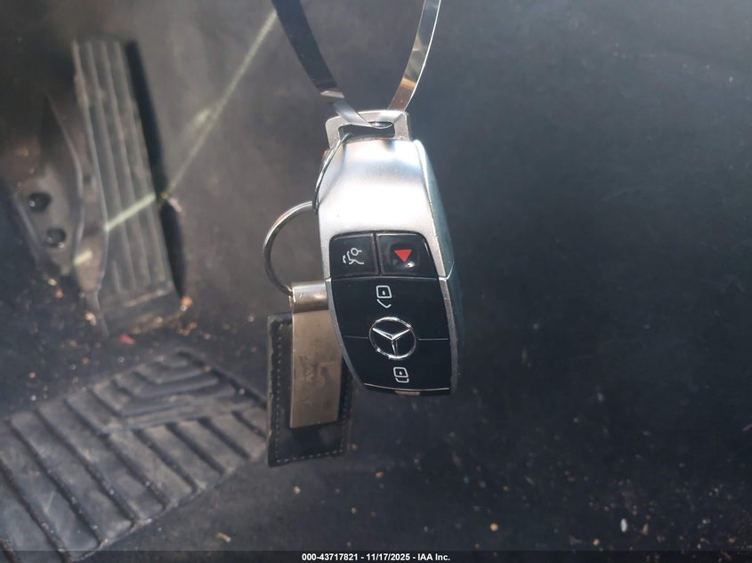 2019 Mercedes-Benz E 300 VIN: WDDZF4JB2KA526176 Lot: 43717821