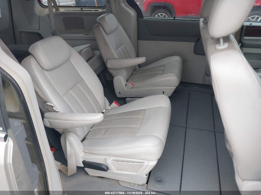 2009 Chrysler Town & Country Touring VIN: 2A8HR54X59R652864 Lot: 43717884