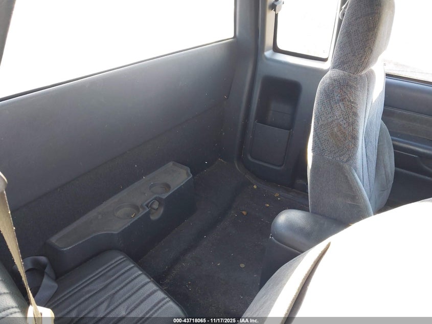 2001 GMC Sonoma Sls VIN: 1GTDT19W318209919 Lot: 43718065