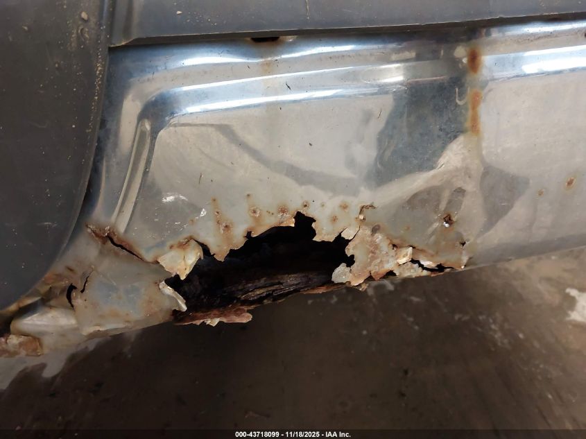 2000 Toyota Tundra Sr5 V8 VIN: 5TBRT3412YS063637 Lot: 43718099