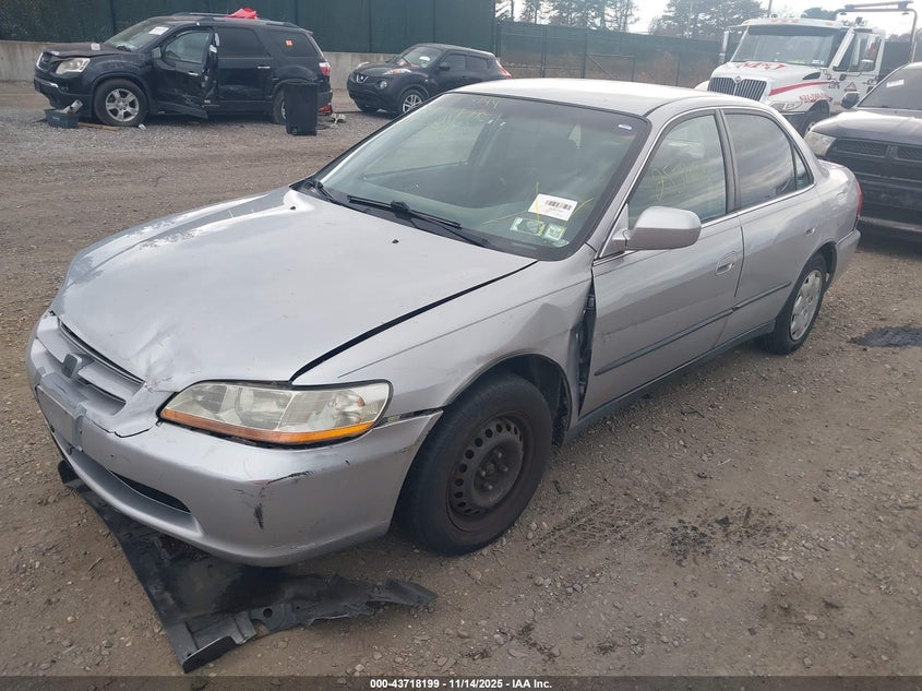 1HGCG6654XA026430 1999 HONDA ACCORD photo no. 2