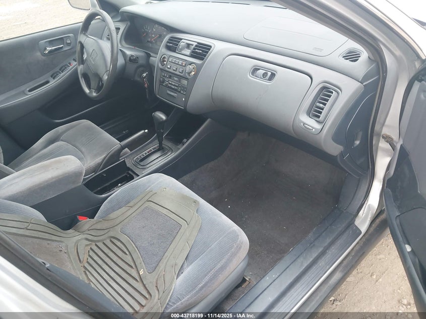 1HGCG6654XA026430 1999 HONDA ACCORD photo no. 5