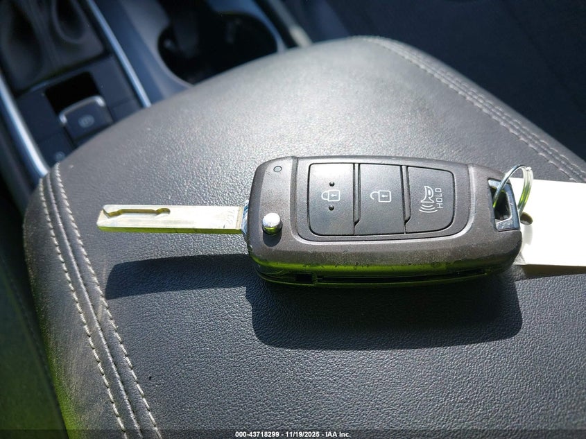 2020 Hyundai Santa Fe Se VIN: 5NMS23AD7LH187635 Lot: 43718299