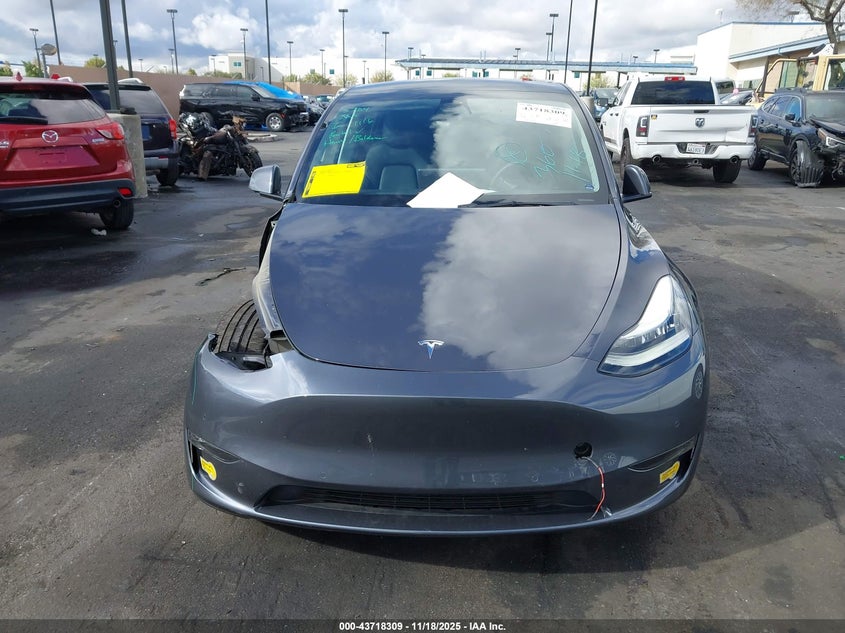 2022 Tesla Model Y Long Range Dual Motor All-Wheel Drive VIN: 7SAYGDEE4NF354335 Lot: 43718309
