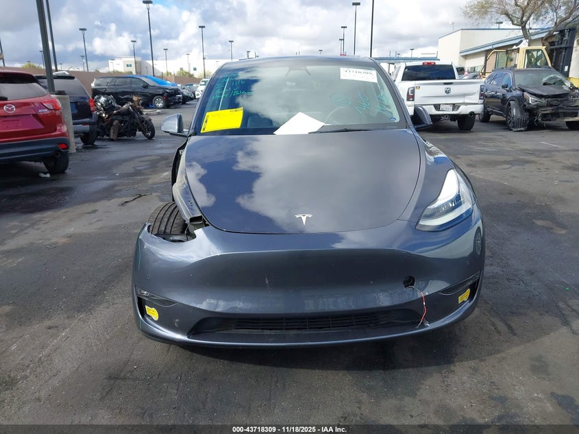 2022 Tesla Model Y Long Range Dual Motor All-Wheel Drive VIN: 7SAYGDEE4NF354335 Lot: 43718309