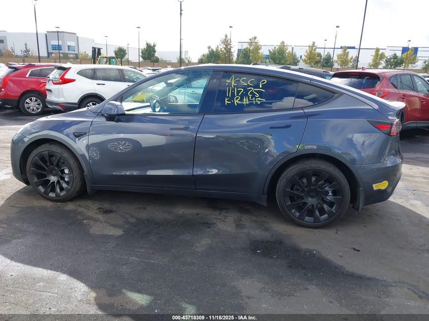 2022 Tesla Model Y Long Range Dual Motor All-Wheel Drive VIN: 7SAYGDEE4NF354335 Lot: 43718309