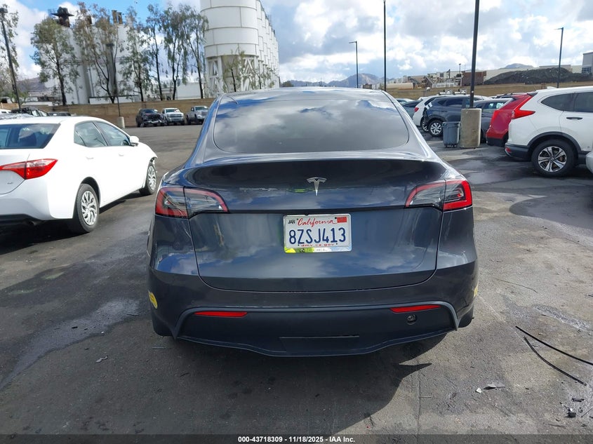 2022 Tesla Model Y Long Range Dual Motor All-Wheel Drive VIN: 7SAYGDEE4NF354335 Lot: 43718309
