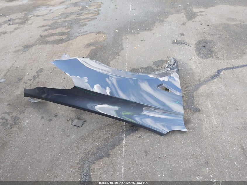 2022 Tesla Model Y Long Range Dual Motor All-Wheel Drive VIN: 7SAYGDEE4NF354335 Lot: 43718309