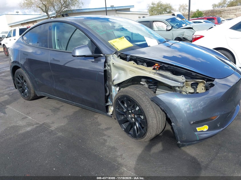 2022 Tesla Model Y Long Range Dual Motor All-Wheel Drive VIN: 7SAYGDEE4NF354335 Lot: 43718309