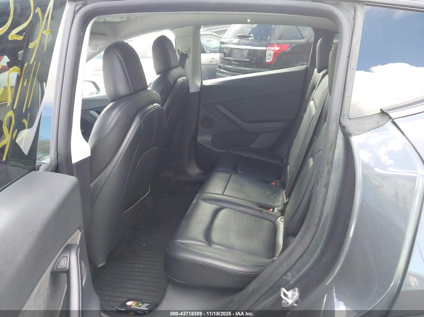 2022 Tesla Model Y Long Range Dual Motor All-Wheel Drive VIN: 7SAYGDEE4NF354335 Lot: 43718309