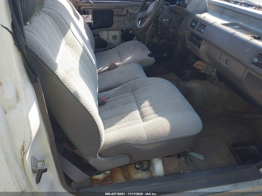 1994 Isuzu Conventional Short Wheelbase VIN: 4S1CL11L5R4204889 Lot: 43718341