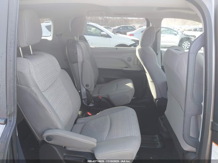 2022 Toyota Sienna Le VIN: 5TDBSKFCXNS062042 Lot: 43718629