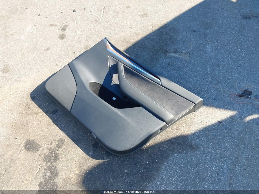 2023 Tesla Model Y Awd/Long Range Dual Motor All-Wheel Drive VIN: 7SAYGAEE6PF637708 Lot: 43718633