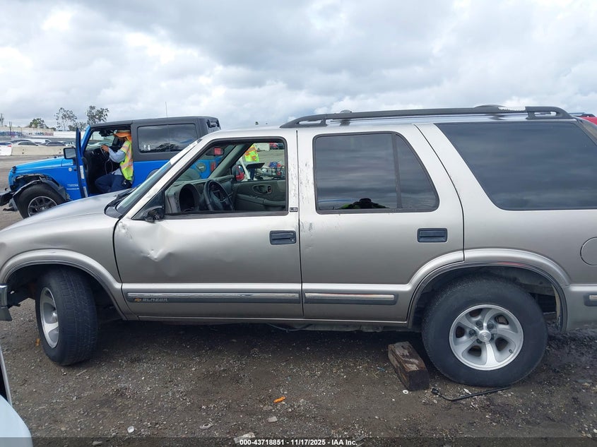 1998 Chevrolet Blazer Ls VIN: 1GNCS13W3W2249894 Lot: 43718851