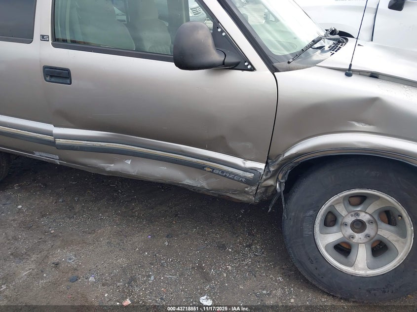 1998 Chevrolet Blazer Ls VIN: 1GNCS13W3W2249894 Lot: 43718851