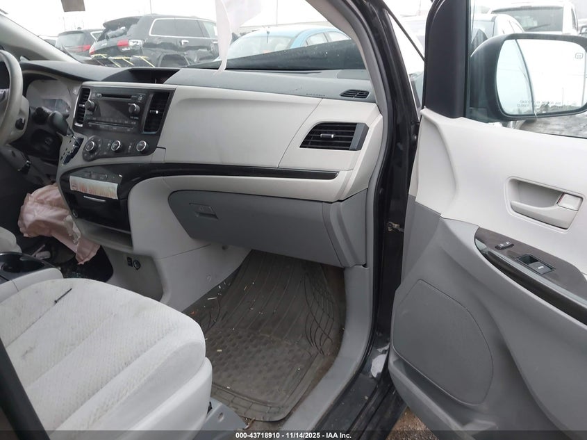 5TDKK3DCXCS278074 2012 TOYOTA SIENNA photo no. 5