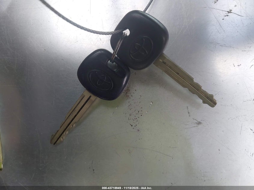 2002 Toyota Sequoia Limited V8 VIN: 5TDZT38AX2S064916 Lot: 43718949