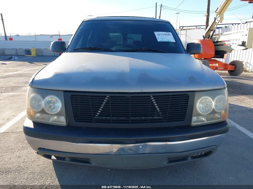 2001 Chevrolet Suburban 1500 Ls VIN: 1GNEC16T11J240293 Lot: 43719049