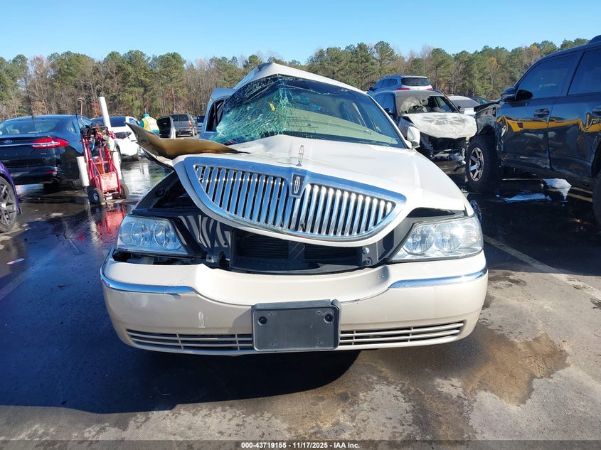 2006 Lincoln Town Car Signature VIN: 1LNHM81V66Y623547 Lot: 43719155
