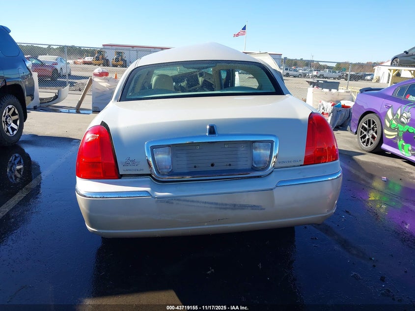 2006 Lincoln Town Car Signature VIN: 1LNHM81V66Y623547 Lot: 43719155