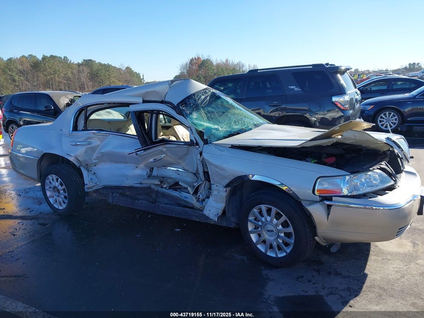 2006 Lincoln Town Car Signature VIN: 1LNHM81V66Y623547 Lot: 43719155