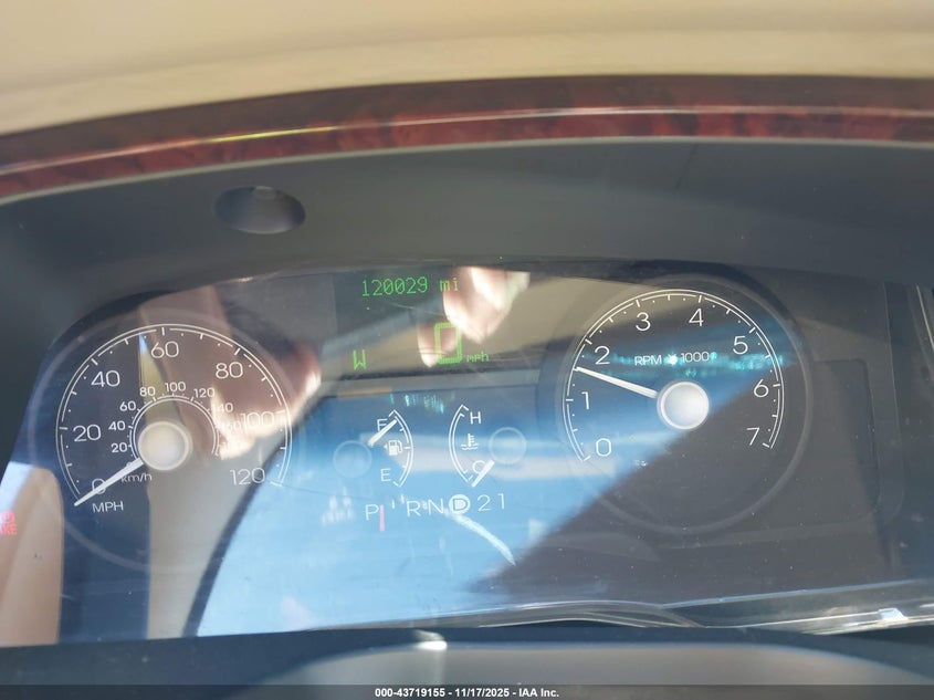 2006 Lincoln Town Car Signature VIN: 1LNHM81V66Y623547 Lot: 43719155