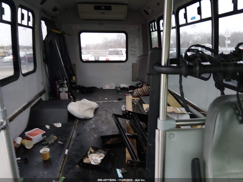 2005 Ford E-450 Cutaway Standard VIN: 1FDXE45S85HA32507 Lot: 43719204